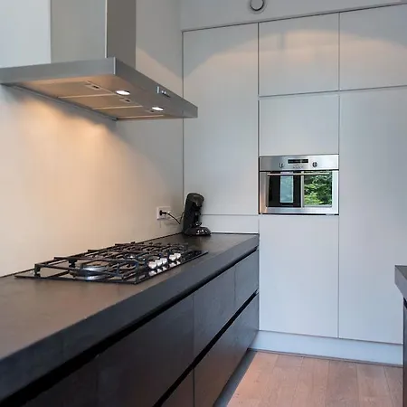 Lionel Apartment *