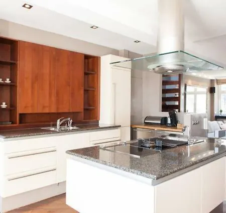 Lionel Apartment *